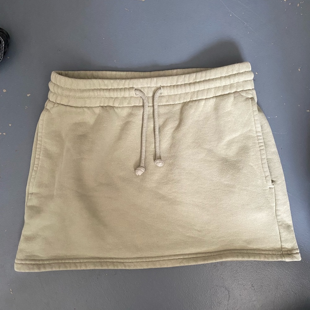 aritzia TNA skirt